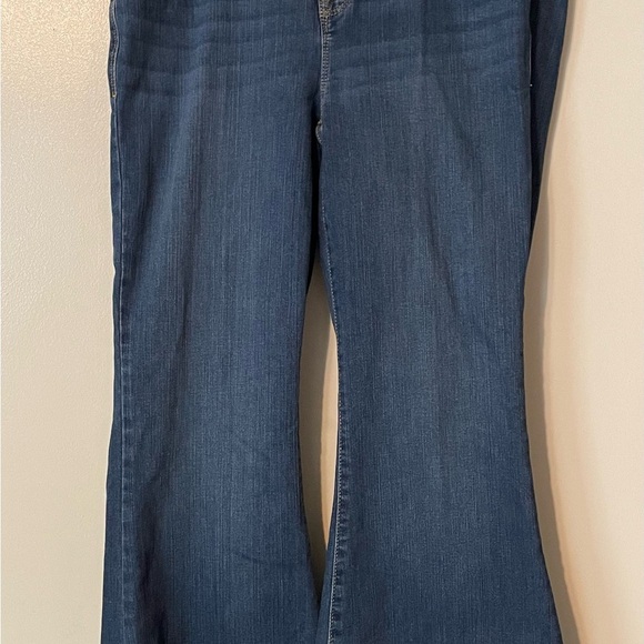 Torrid Sky High A Line Flare Premium Stretch High Rise Jean Size 12 Short - Picture 4 of 16